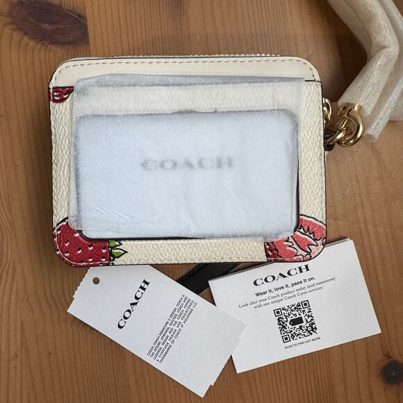 🍓 Coach Zip Card Case With Strawberry Print - Picture 6 of 8